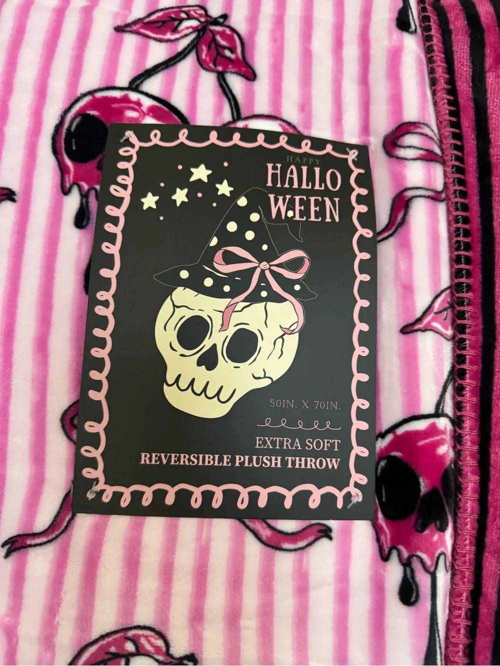 Cherry skull reversible throw 50x70  BNWT
